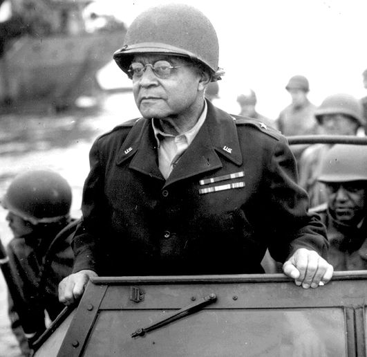 Général Benjamin O. Davis. le premier général afro américain France aout 1944